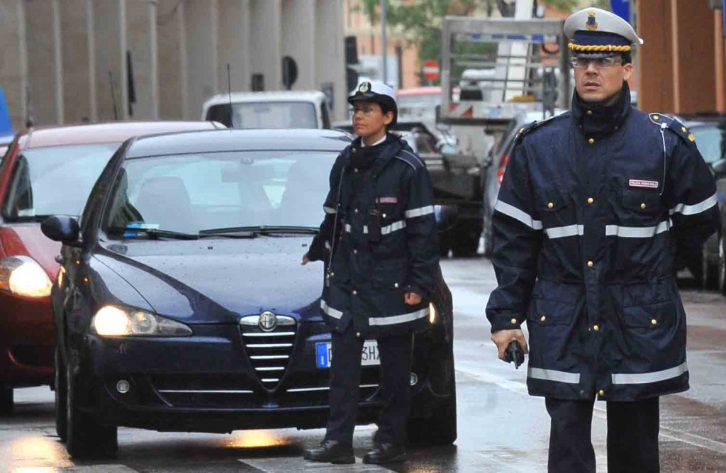 078vigili_urbani_controlli.jpg