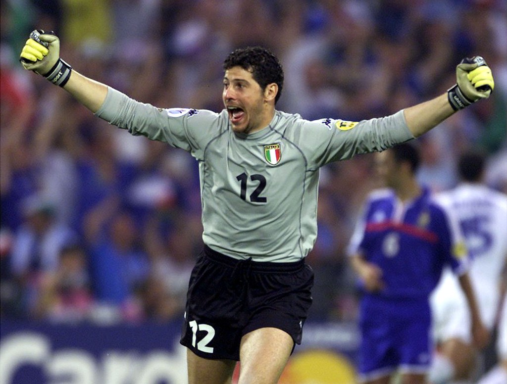 ITALY'S GOALKEEPER FRANCESCO TOLDO REACTS AFTER HIS TEAM-MATE MARCO DELVICCHIO SCORED AGAINST FRANCE DURING THE EUROPEAN CHAMPIONSHIP FINAL