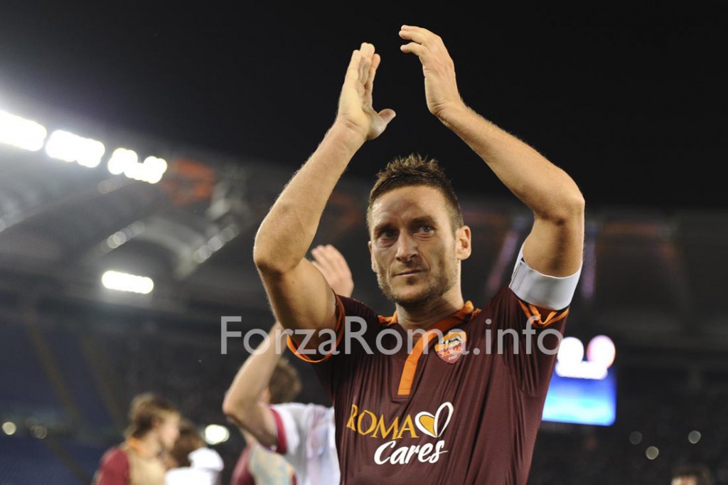 totti_applaude.jpg