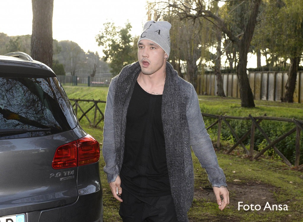 Soccer: Roma welcomes midfielder Nainggolan