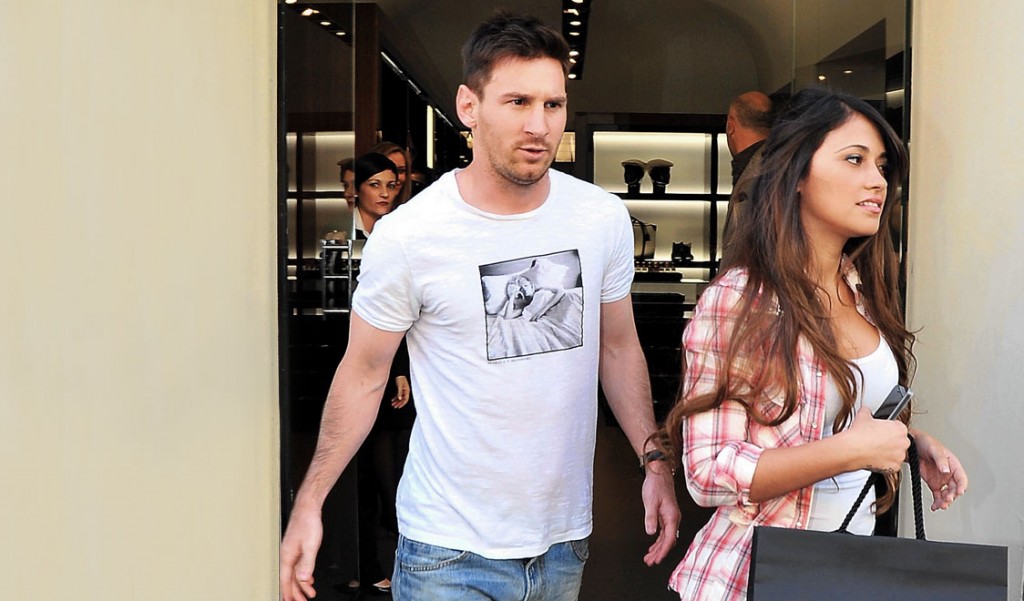 lionel-messi-and-partner-shopping-in-dolce-and-gabbana-in-milan