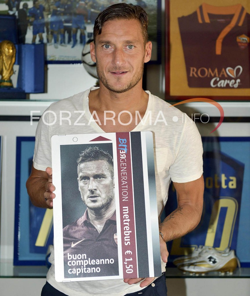 Calcio: Totti, onorato per biglietto bus celebrativo
