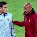 Roma's coach Luciano Spalletti (R) speak
