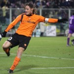 AS Roma's captain Francesco Totti (L) re