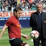 AS Roma's coach Claudio Ranieri (R) wait