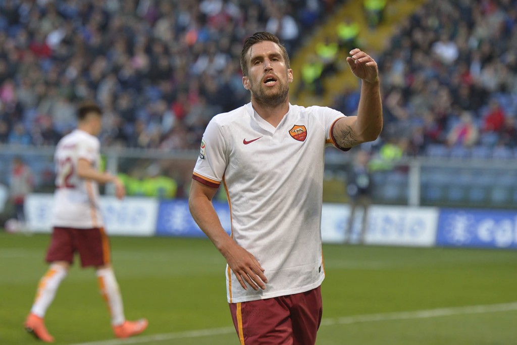 strootman_genoa_roma02052016_2-8