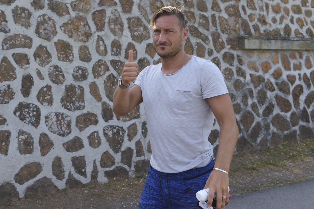 Trigoria_Allenamento_08_07_2016 totti