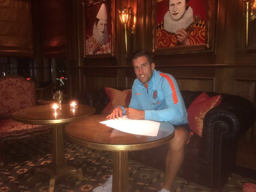 strootman nike firma contratto