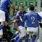 Italy's midfielder Daniele De Rossi (C)