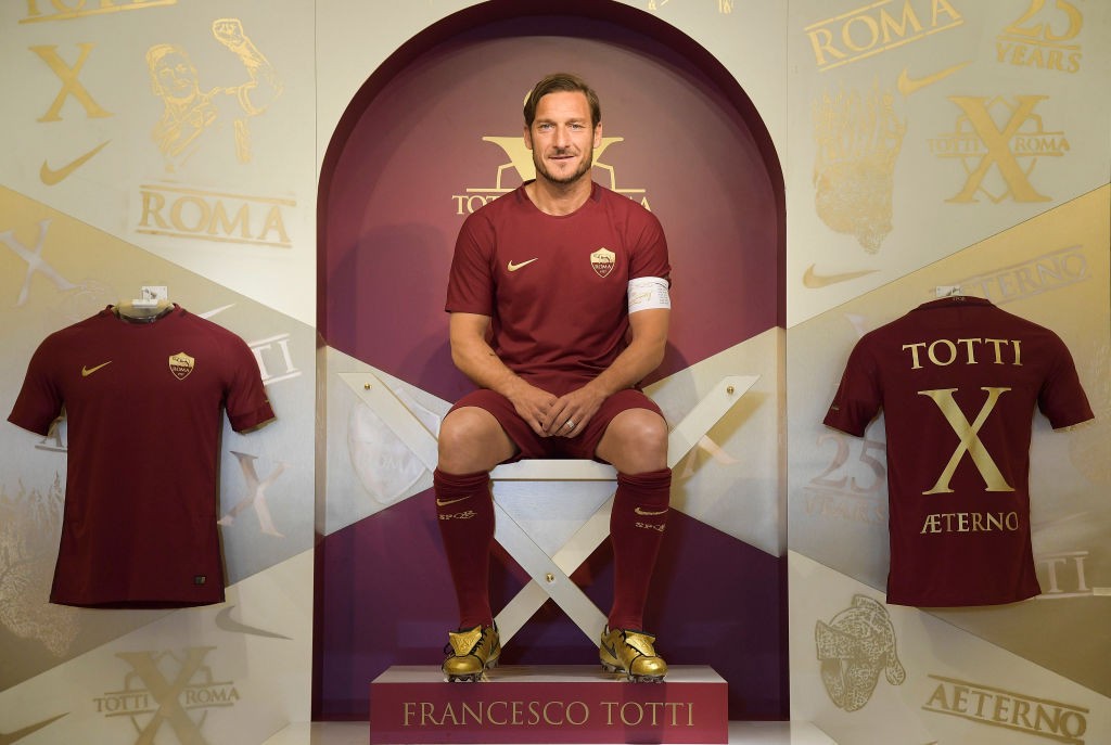 Francesco Totti Visits Nike Store