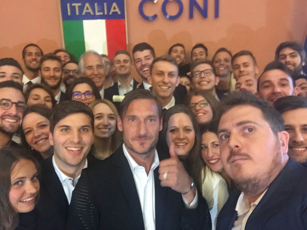 totti master diploma selfie
