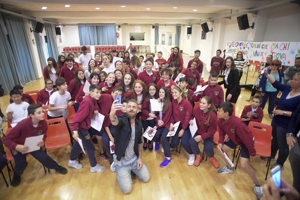 de rossi a scuola di tifo ostia