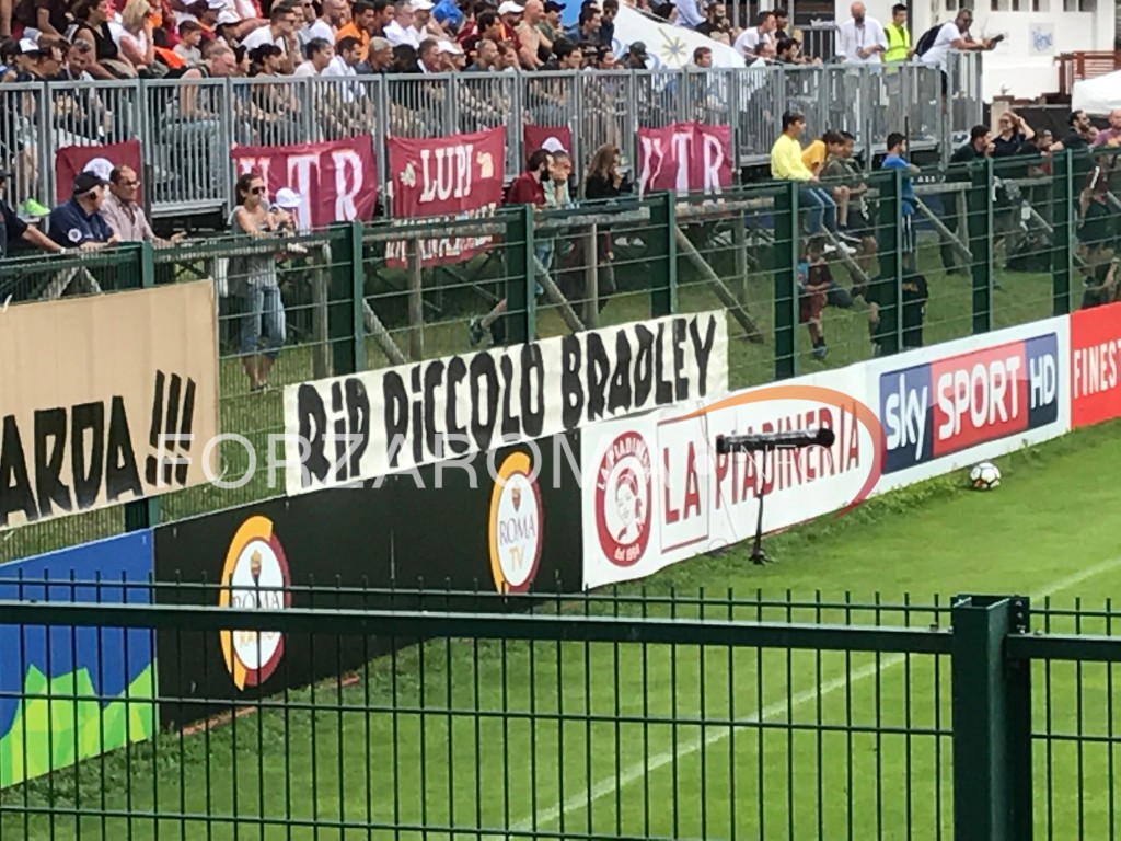 striscione bradley tifosi roma pinzolo