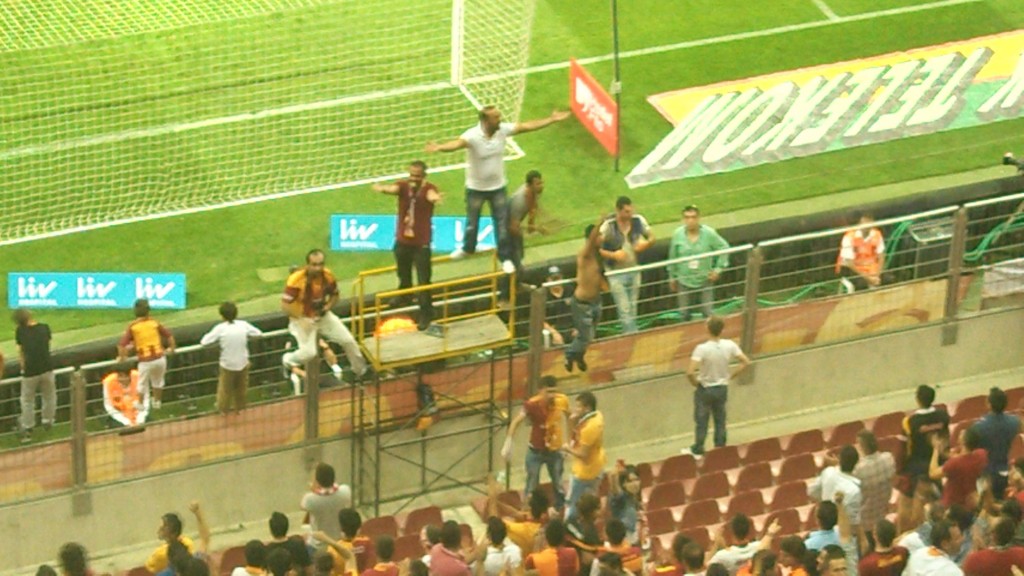cheering_dude
