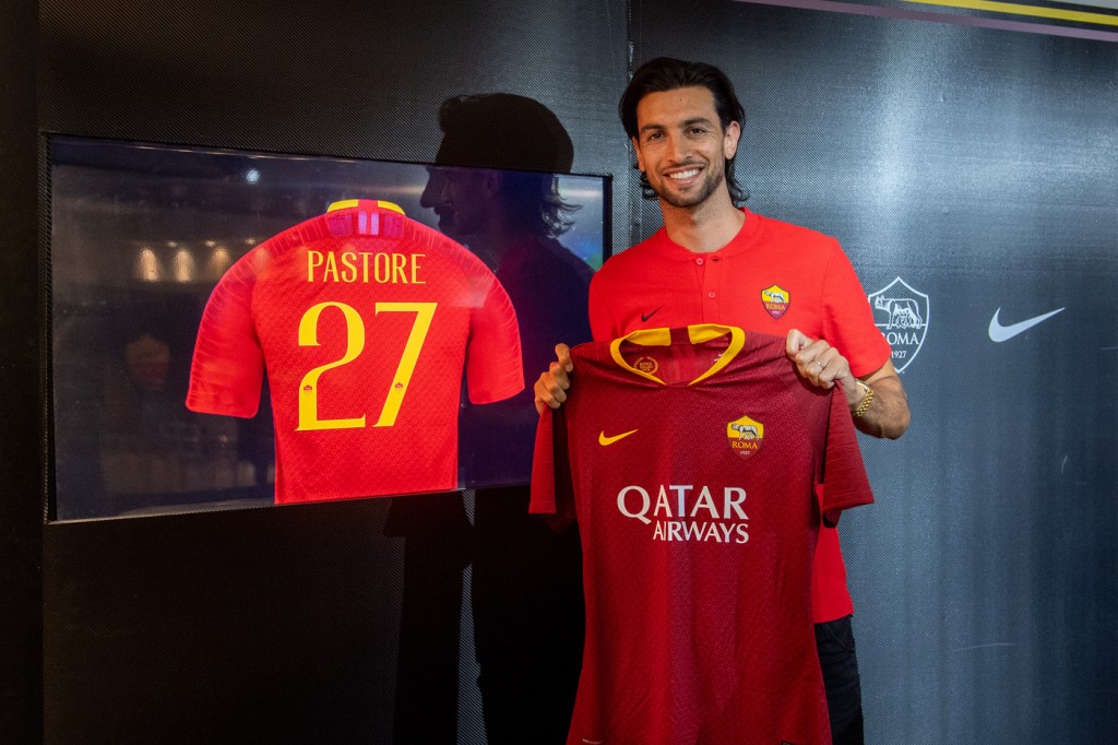 Pastore firma il contratto con l'AS Roma