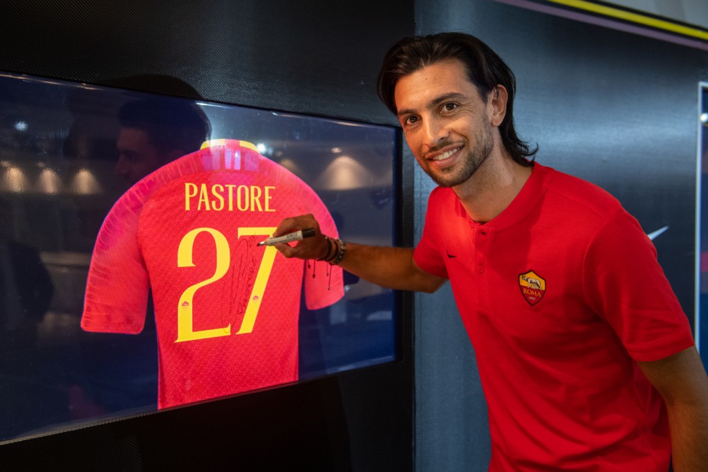 Pastore firma il contratto con l'AS Roma