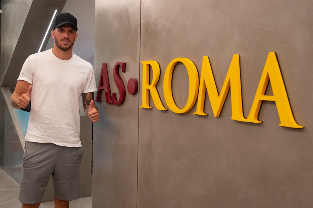 Davide Santon  visita il centro sportivo dell'AS Roma