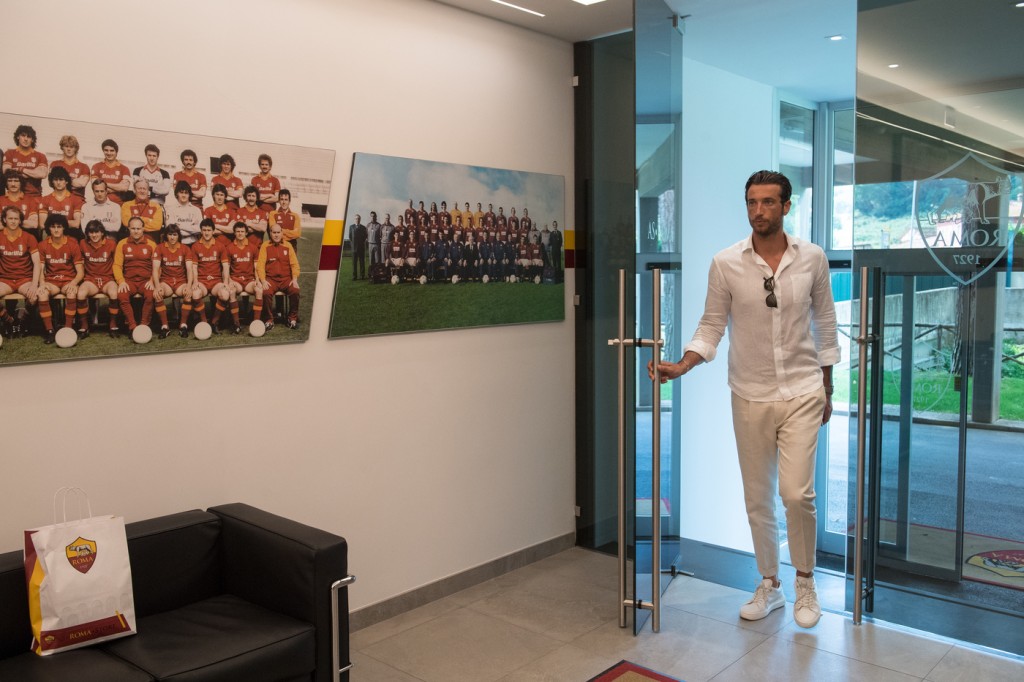 AS Roma, Antonio Mirante visita il centro sportivo