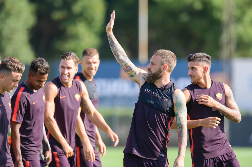 AS Roma, allenamento a porte aperte allo Stadio Tre Fontane Daniele De Rossi