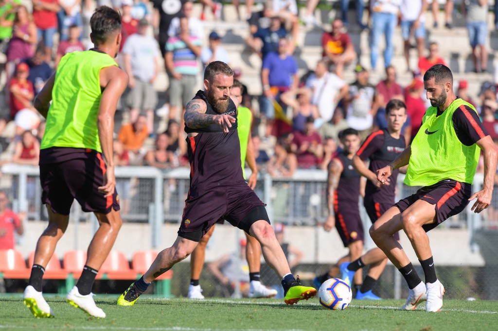 AS Roma, allenamento a porte aperte allo Stadio Tre Fontane Daniele De Rossi