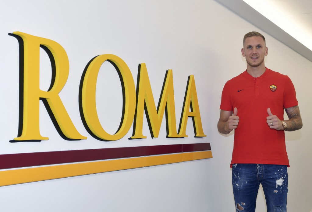 Robin Olsen visita il centro sportivo dell'AS Roma