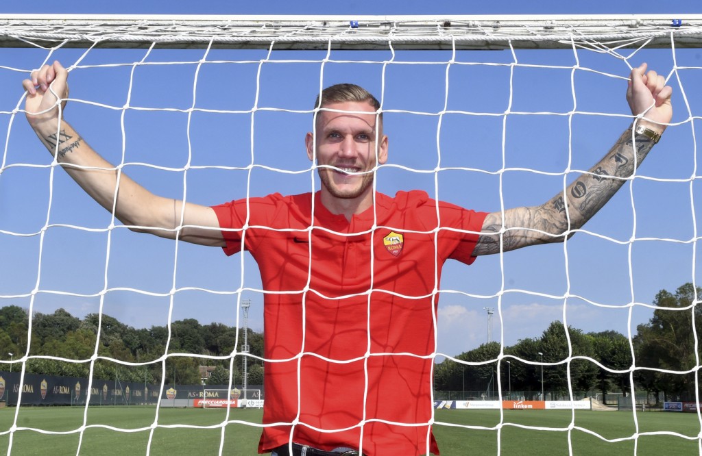 Robin Olsen visita il centro sportivo dell'AS Roma