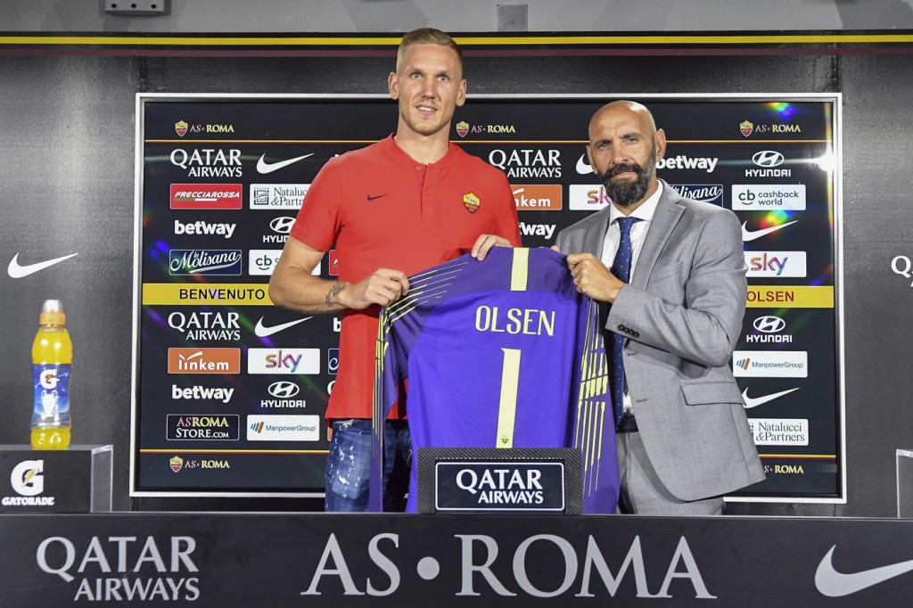 Robin Olsen firma il contratto con l'AS Roma