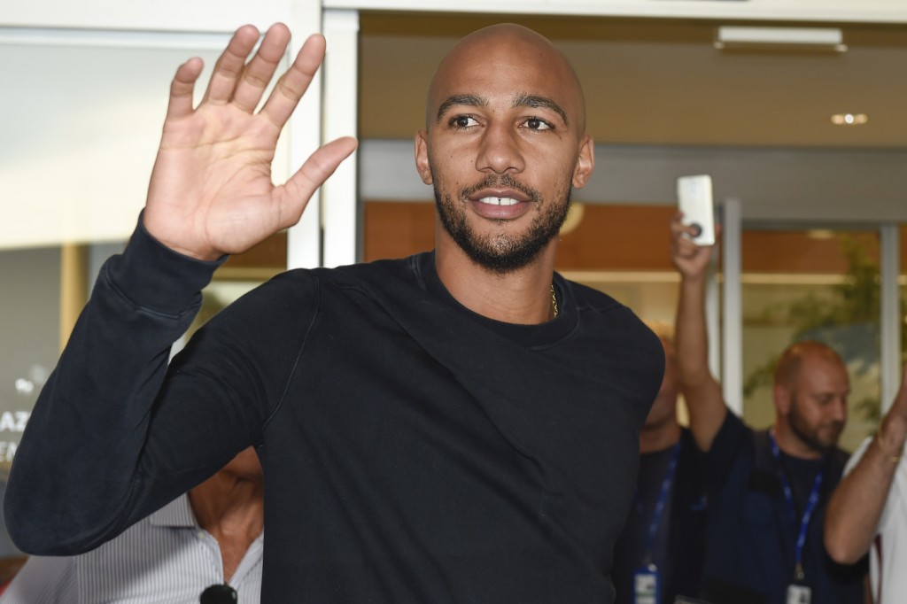 AS Roma, il nuovo giocatore Steven N'Zonzi arriva a Ciampino