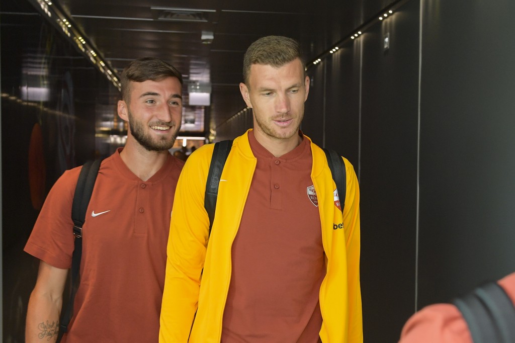 Dzeko Cristante Champions League, l'AS Roma in partenza per la trasferta di Madrid
