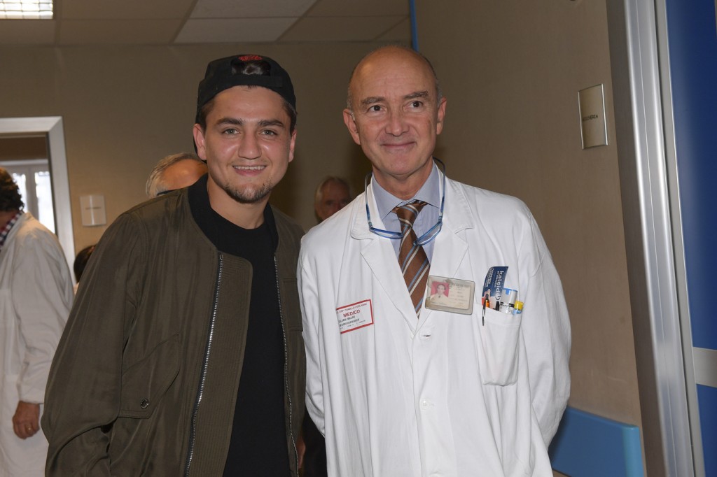Cengiz Under visita il reparto pediatrico dell’Ospedale San Camillo di RomaCengiz Under visita il reparto pediatrico dell’Ospedale San Camillo di Roma