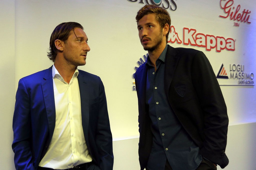 Totti_Uçan_Empoli v AS Roma - Serie A