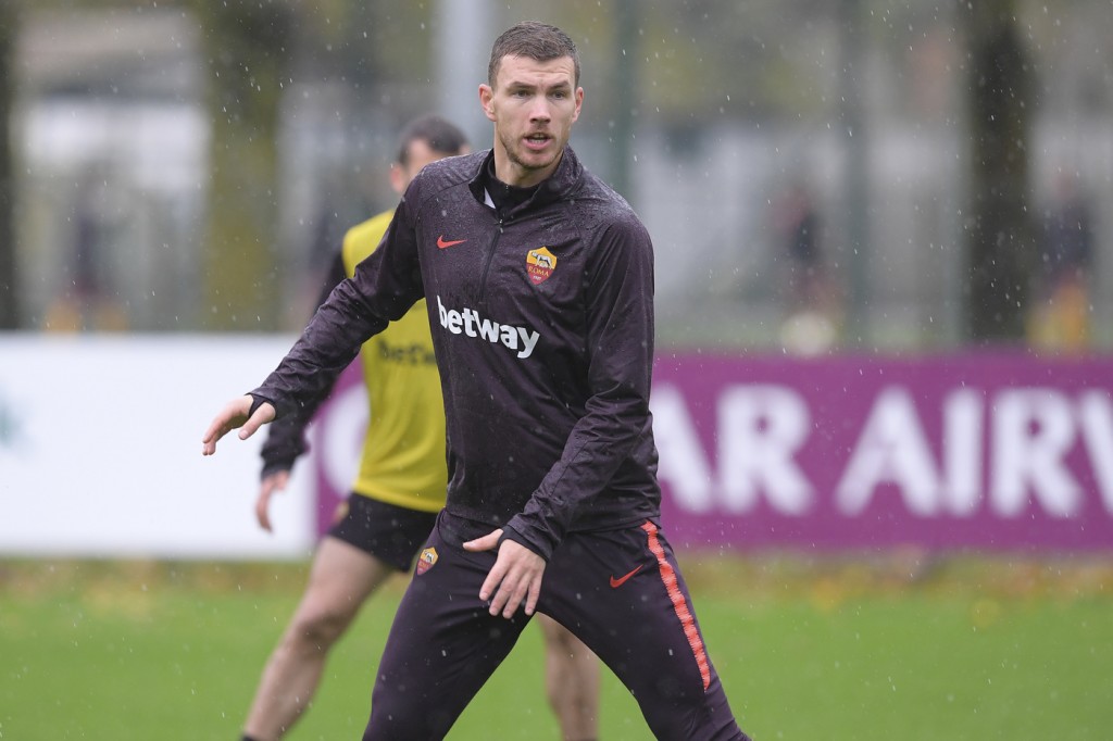 dzeko Sessione di allenamento della AS Roma