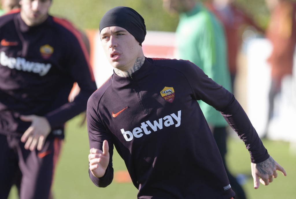 karsdorp As Roma, allenamento mattutino a Trigoria