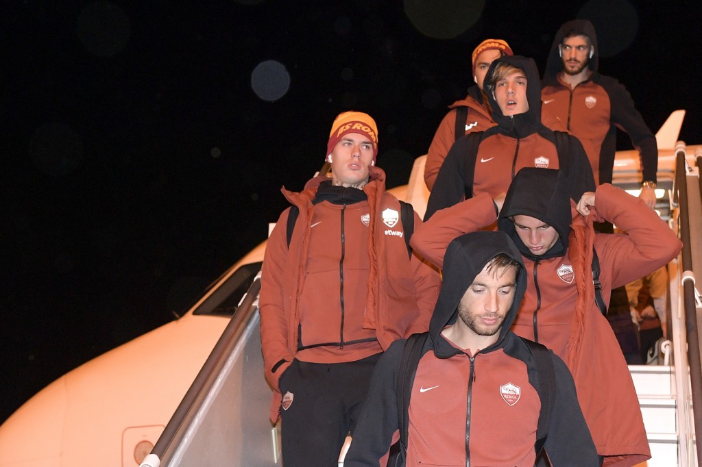 arrivo_roma_aeroporto_praga_champions_karsdorp_mirante_pellegrini_zaniolo_santon_under