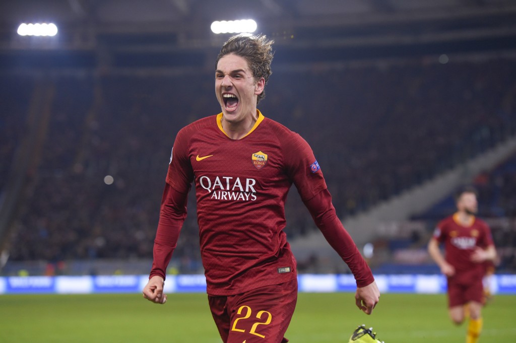 Nicolò Zaniolo esulta dopo aver realizzato un gol contro il Porto in Champions League
