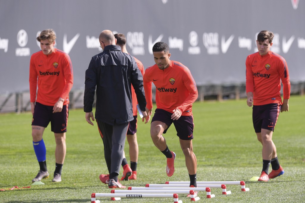 kluivert AS Roma, allenamento mattutino a Trigoria
