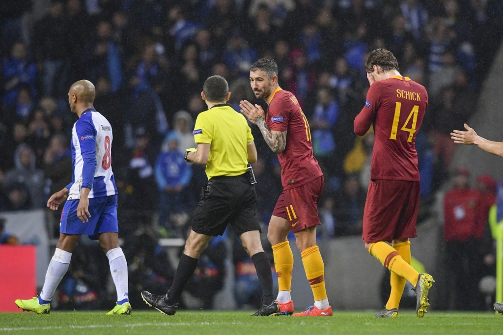 Kolarov arbitro Porto-Roma 24