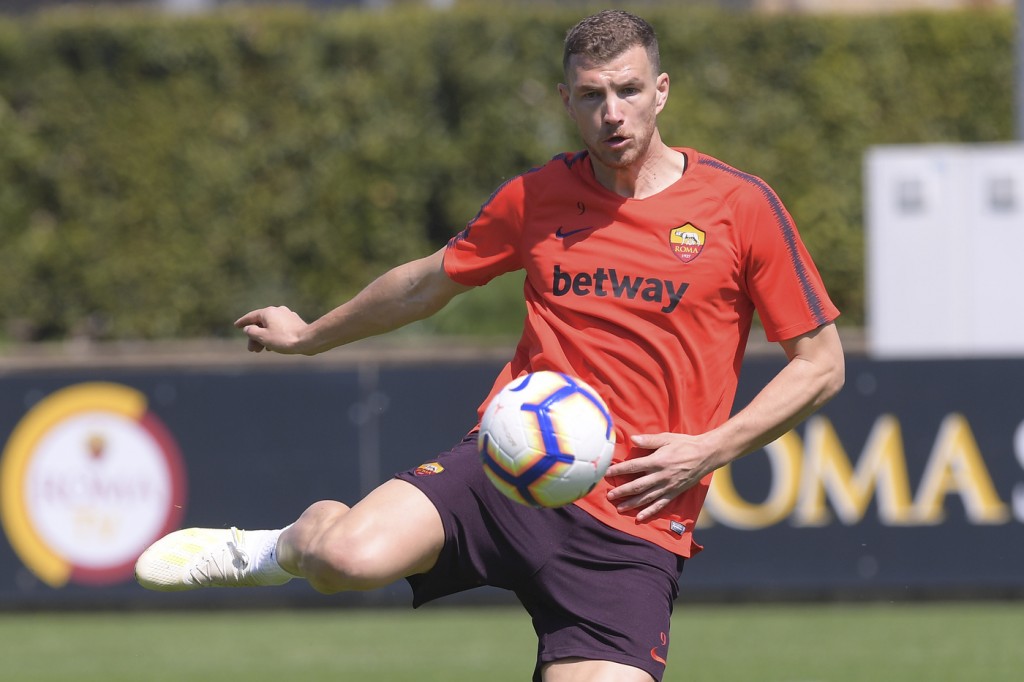 Roma_allenamento_Trigoria_Dzeko