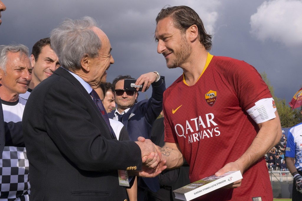 totti AS Roma, partita amichevole tra AS Roma Legends e Nazionale Piloti