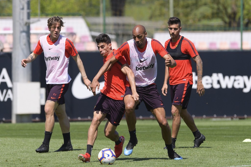 As Roma_Trigoria_Allenamento_Nzonzi_Perotti