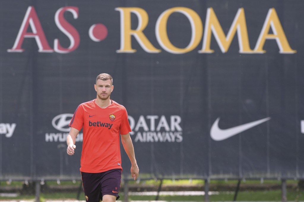 dzeko AS Roma, seduta di allenamento al Centro sportivo di Trigoria