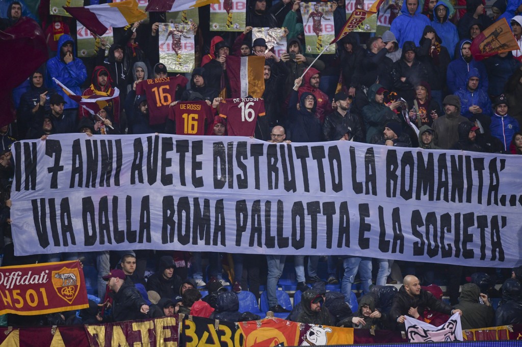 striscione de rossi pallotta tifosi Sassuolo vs Roma - Serie A TIM 2018/2019