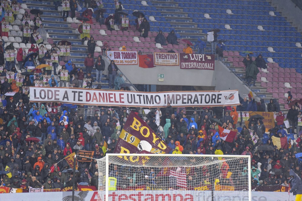striscione de rossi Sassuolo vs Roma - Serie A TIM 2018/2019
