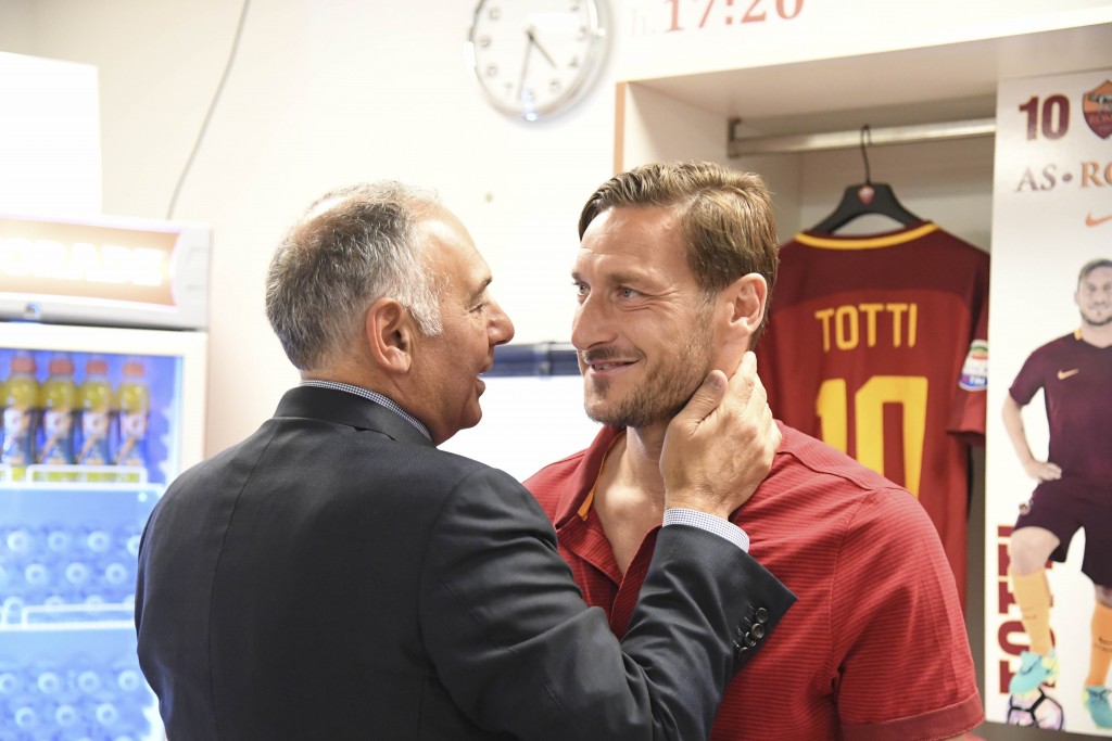 Roma - Genoa totti pallotta