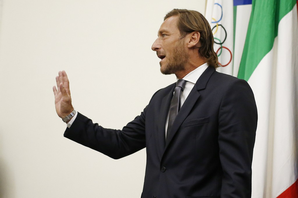 Francesco Totti si dimette dalla AS Roma, conferenza stampa nel salone d'onore del CONI