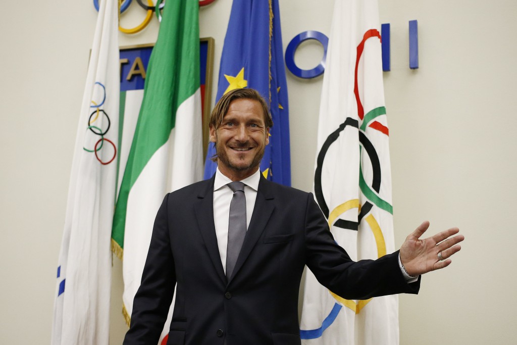 Francesco Totti si dimette dalla AS Roma, conferenza stampa nel salone d'onore del CONI