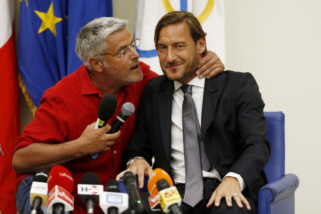 Francesco Totti si dimette dalla AS Roma, conferenza stampa nel salone d'onore del CONI