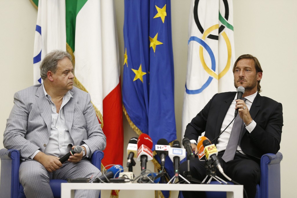 Francesco Totti si dimette dalla AS Roma, conferenza stampa nel salone d'onore del CONI