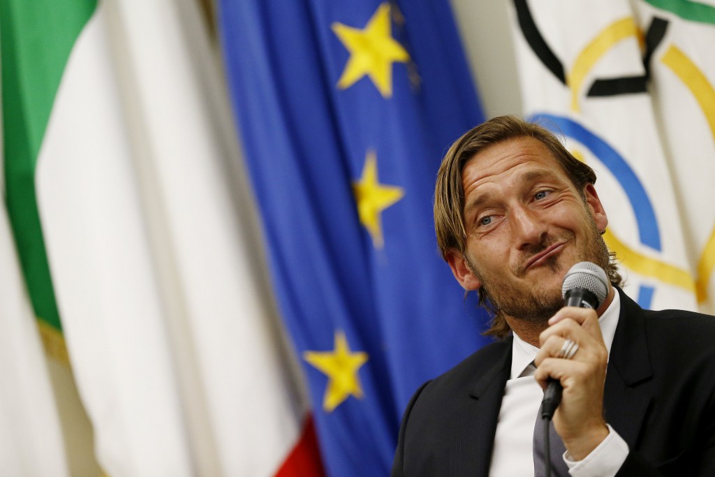 Francesco Totti si dimette dalla AS Roma, conferenza stampa nel salone d'onore del CONI