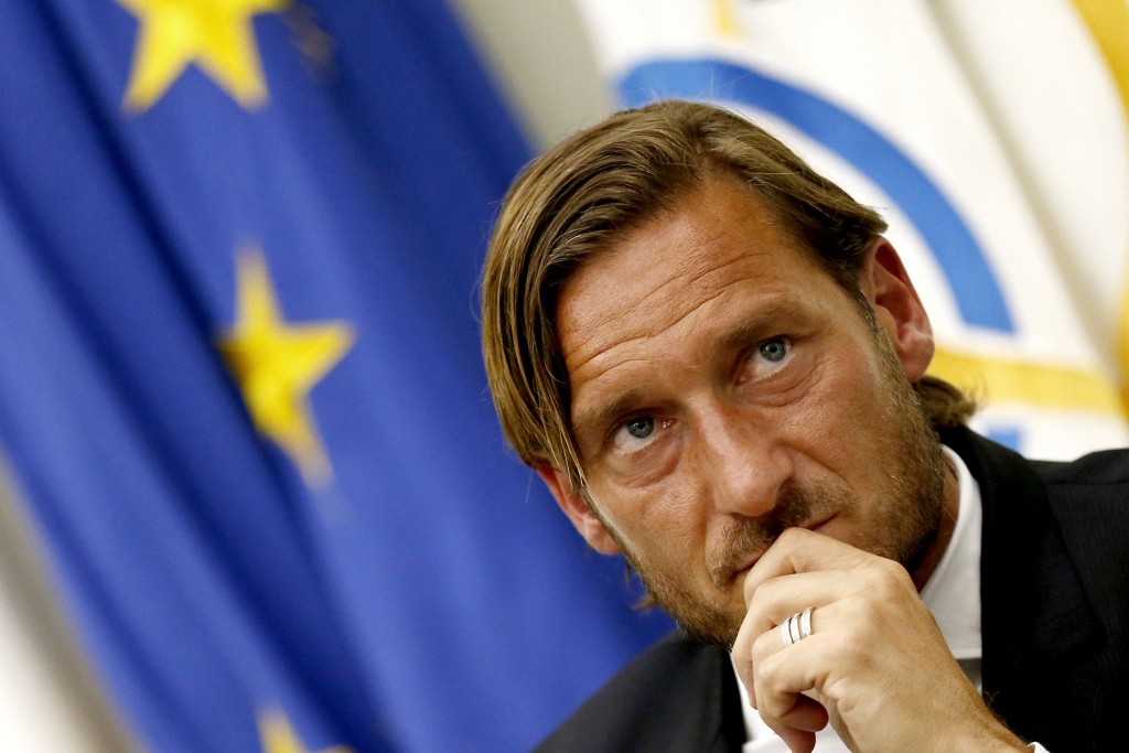 Francesco Totti si dimette dalla AS Roma, conferenza stampa nel salone d'onore del CONI
